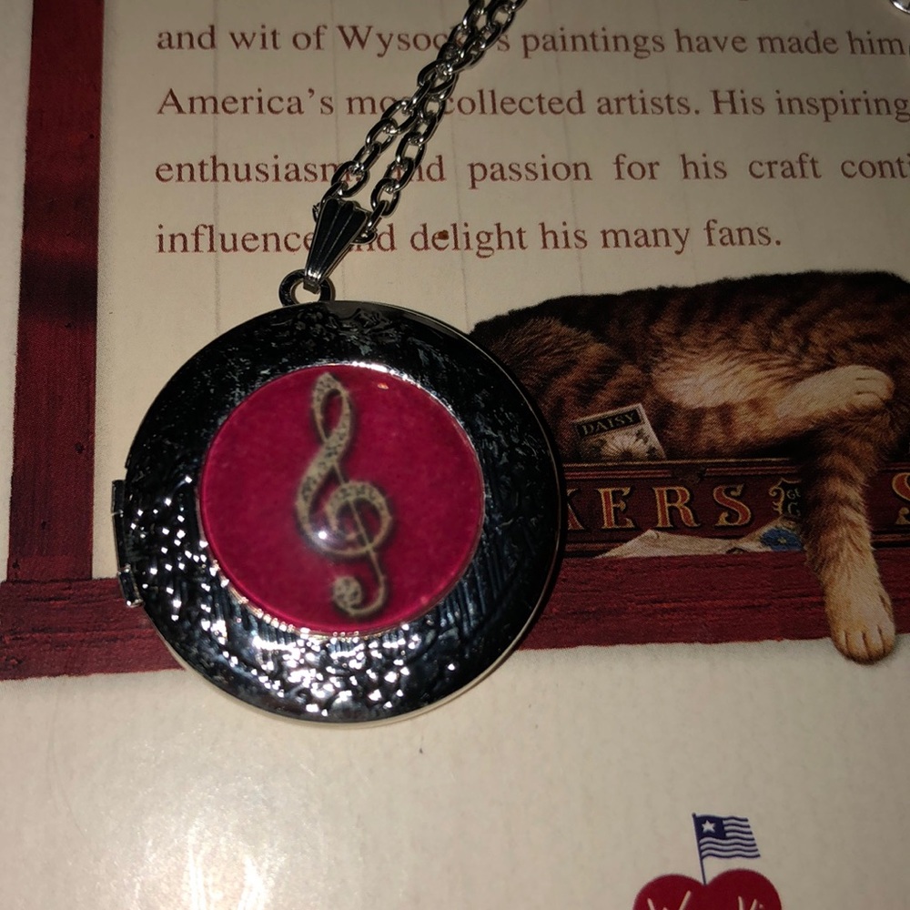 Musical note locket